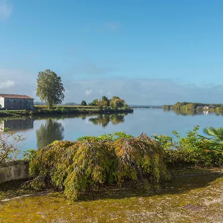 Chateau Du Bec Du Gave Couette-café 4*