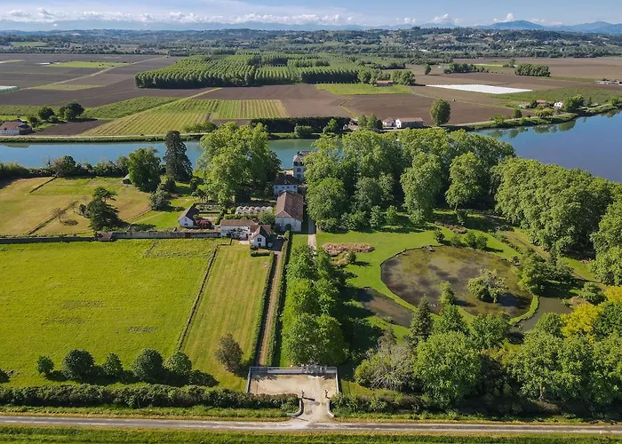 Chateau Du Bec Du Gave Couette-café 4*