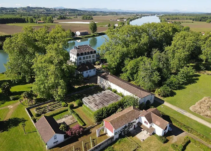 Chateau Du Bec Du Gave Couette-café