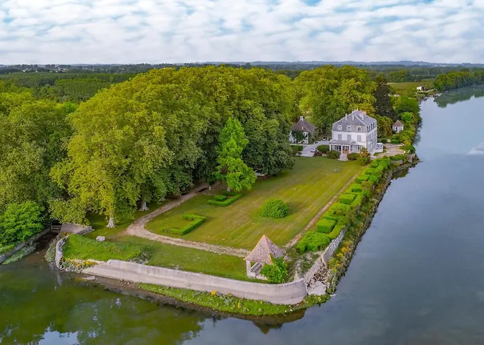 Chateau Du Bec Du Gave Couette-café 4*