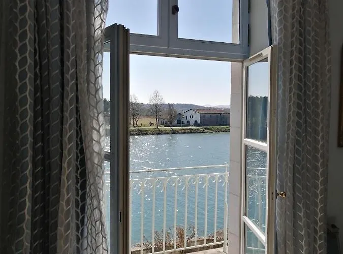 Chateau Du Bec Du Gave Couette-café