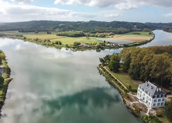 Chateau Du Bec Du Gave Couette-café 4*