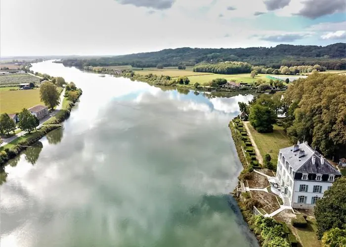 Chateau Du Bec Du Gave Couette-café 4*